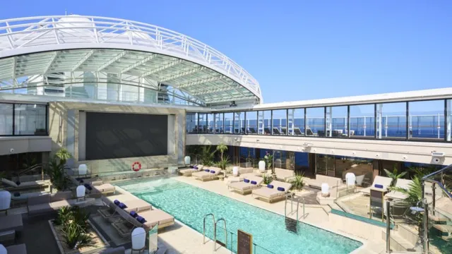 Conservatory Pool & Bar Лайнера Explora III
